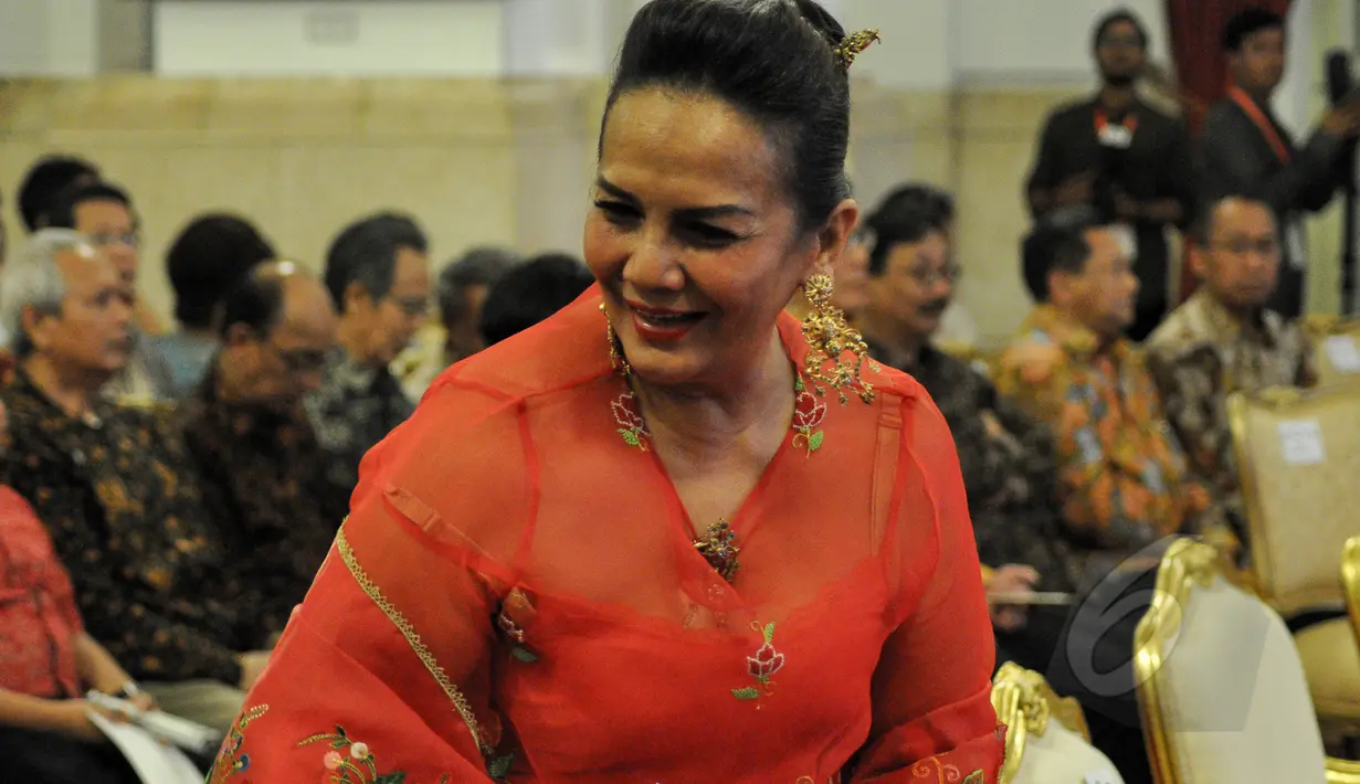 Aktris senior Christine Hakim saat menghadiri peringatan Hari Film Nasional ke-65 di Istana Negara, Jakarta, Senin (30/3/2015). (Liputan6.com/Faizal Fanani)