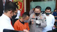 Polda Jatim membongkar kasus karaoke plus-plus di Madiun, Jawa Timur. (Foto: Liputan6.com/Dian Kurniawan)