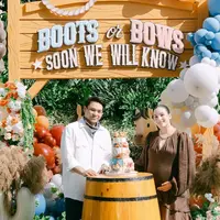 Intip pesona bumil glowing Chelsea Islan yang bikin ia tampil cantik effortless di momen gender reveal (@chelseaislan)