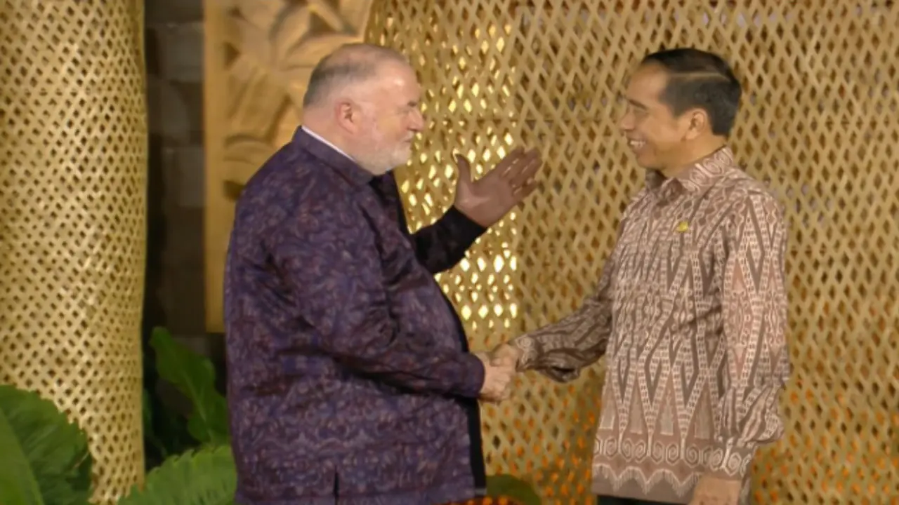 Jokowi.