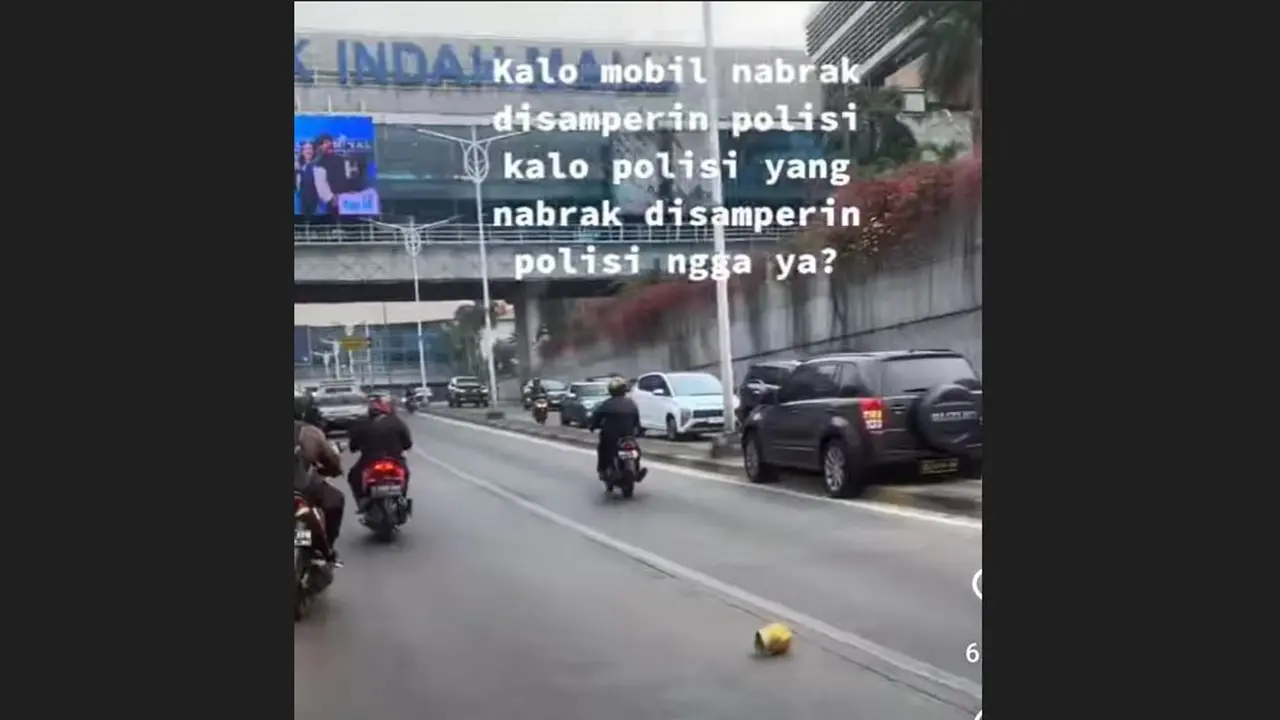 Mobil berpelat dinas polisi kecelakaan di kawasan Pondok Indah, Jakarta Selatan, tepatnya di terowongan Pondok Indah Mall