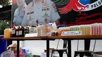 Polda Metro Jaya membongkar pabrik rumahan kosmetik ilegal yang beroperasi di Tapos, Kota Depok. (Liputan6.com/ Ady Anugrahadi)