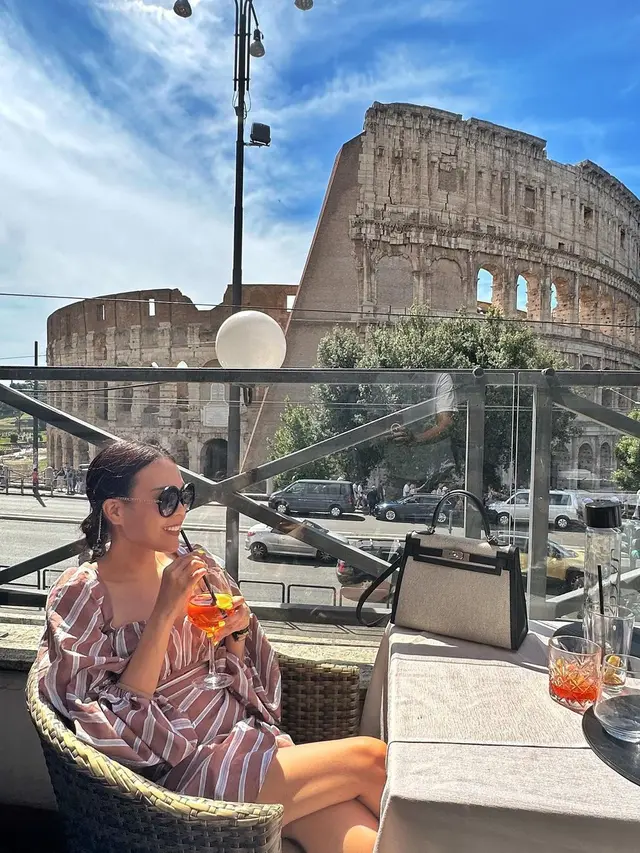 Adu Gaya Jessica Mila dan Kakak Ipar Petty Hasibuan yang Sama-Sama Liburan di Eropa