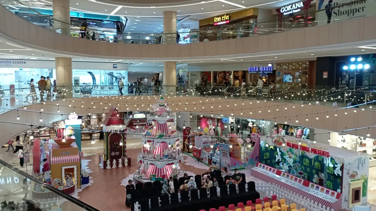 Suasan mal di Surabaya saat gempa Tuban. (Dian Kurniawan/Liputan6.com)