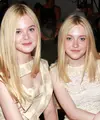 Dakota Fanning dan Elle Fanning memang kakak-beradik yang kompak. Mereka pun kerap melakukan sesi pemotretan bareng. Lalu, bagaimana ya mereka saat kecil? (Teen Vogue)