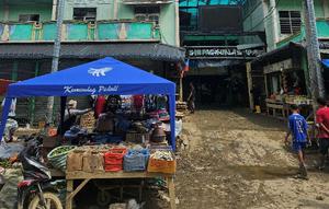 Kementerian Perdagangan menyalurkan bantuan 100 unit tenda hasil penggalangan dana sukarela untuk pedagang di Pasar Kuala Simpang, Aceh Tamiang. (Dok Kemendag)