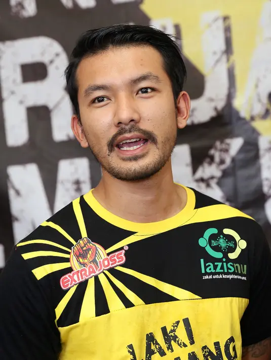 Meski tak cedera, hal itu tidak mengakibatkan Rio Dewanto trauma dengan sapi, namun kejadian yang menimpanya telah membekas diingatan aktor yang berperan di film 'Cinta Selamanya' ini. (Wimbarsana Kewas/Bintang.com)