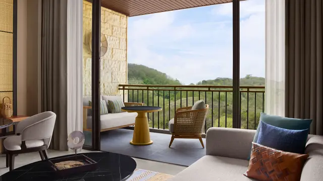 Keindahan Alam Mengelilingi TA'AKTANA