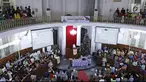 Ratusan umat Kristiani mengikuti Misa Natal di Gereja Protestan Indonesia Barat (GPIB) Immanuel, Gambir, Jakarta, Minggu (24/12). Misa Natal 2017 mengusung tema Damai Sejahtera. (Liputan6.com/Herman Zakharia)