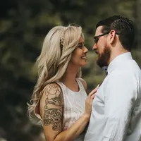 Bagi lima zodiak ini, cinta atau nggak bukan perkara harus mesra di depan umum. (Sumber foto: