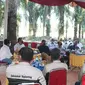 Diskusi manajemen PT Perkebunan Nusantara dengan petani plasma sawit di Kabupaten Kampar. (Liputan6.com/M Syukur)