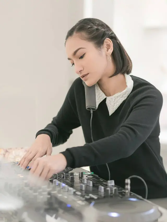 7 Pesona Stefanie Hariadi, Pemain FTV Kisah Nyata yang Jadi Sorotan