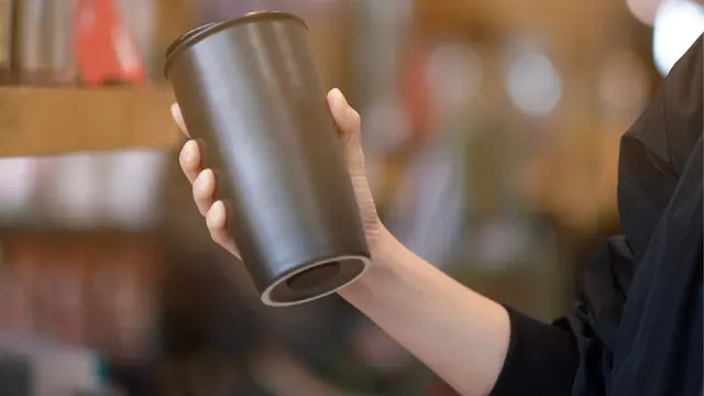 5 Cara Pilih Tumbler Minum yang Aman dan Sehat, Nggak Cuma Desainnya yang Lucu (1)