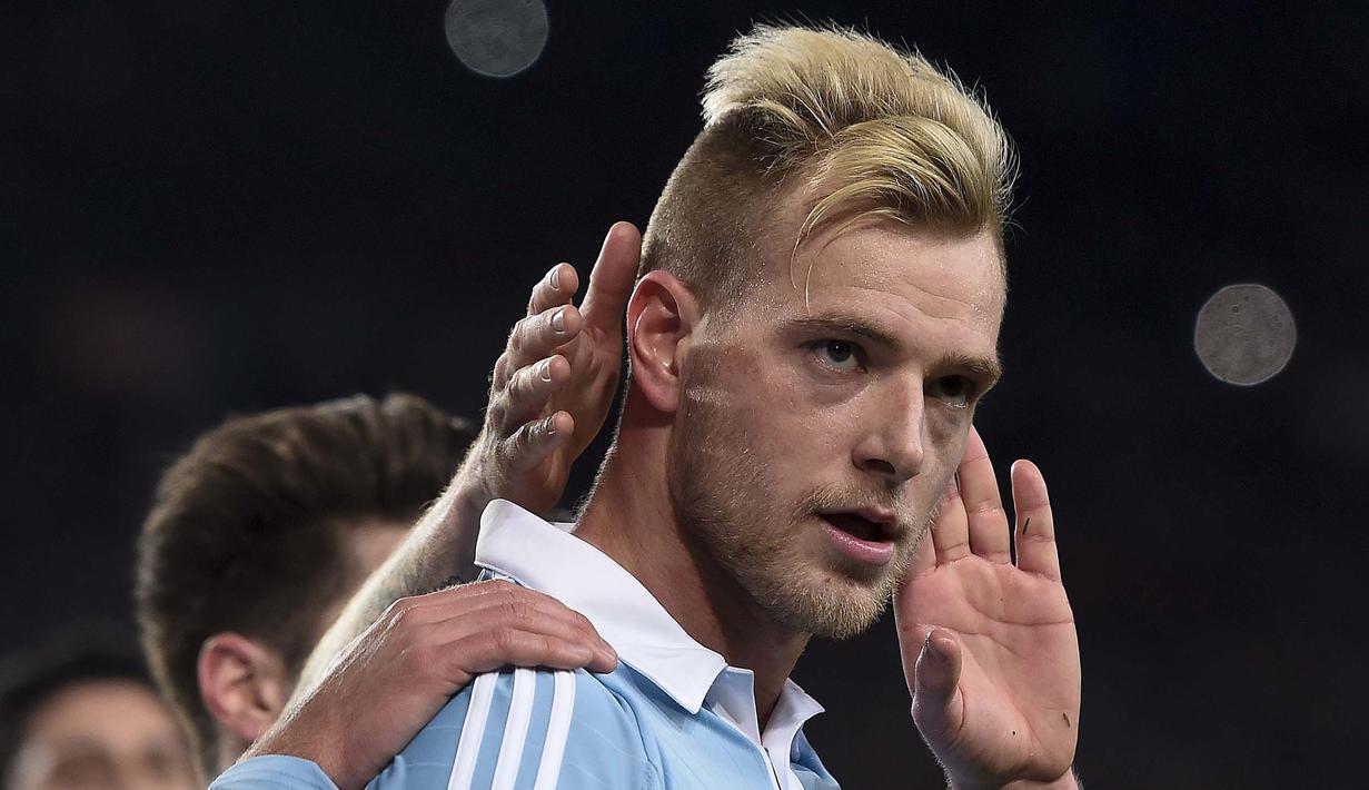 Pemain Celta Vigo, John Guidettimencetak satu gol saat mengalahkan Valencia 2-0 di Stadion Mestalla, Pada Lanjutan La Liga Spanyol,Senin (21/3/2016) dini hari WIB. (AFP/Josep Lago)