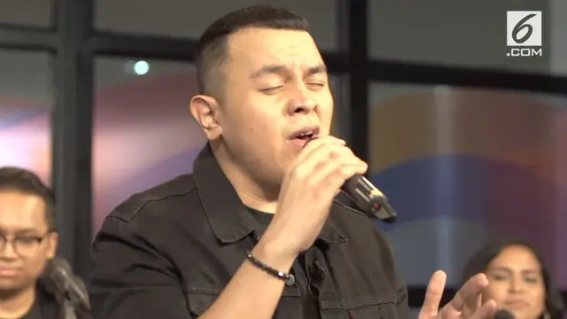 Tulus memperkenalkan lagu terbarunya yang berjudul Labirin pada #KLYLounge.