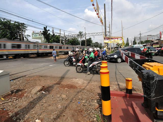 Berjasa Cegah Kecelakaan Kai Beri Penghargaan Petugas Perlintasan Kereta Bisnis Liputan6 Com