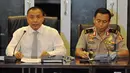 Dittipidter Brigjen Pol. Yazid Fanani (kiri) memberikan keterangan terkait penyelundupan trenggiling yang akan diseludupkan ketika rilis pengungkapan kasus tersebutdi Bareskrim Mabes Polri, Jakarta, Senin (27/042015). (Liputan6.com/Andrian M Tunay)