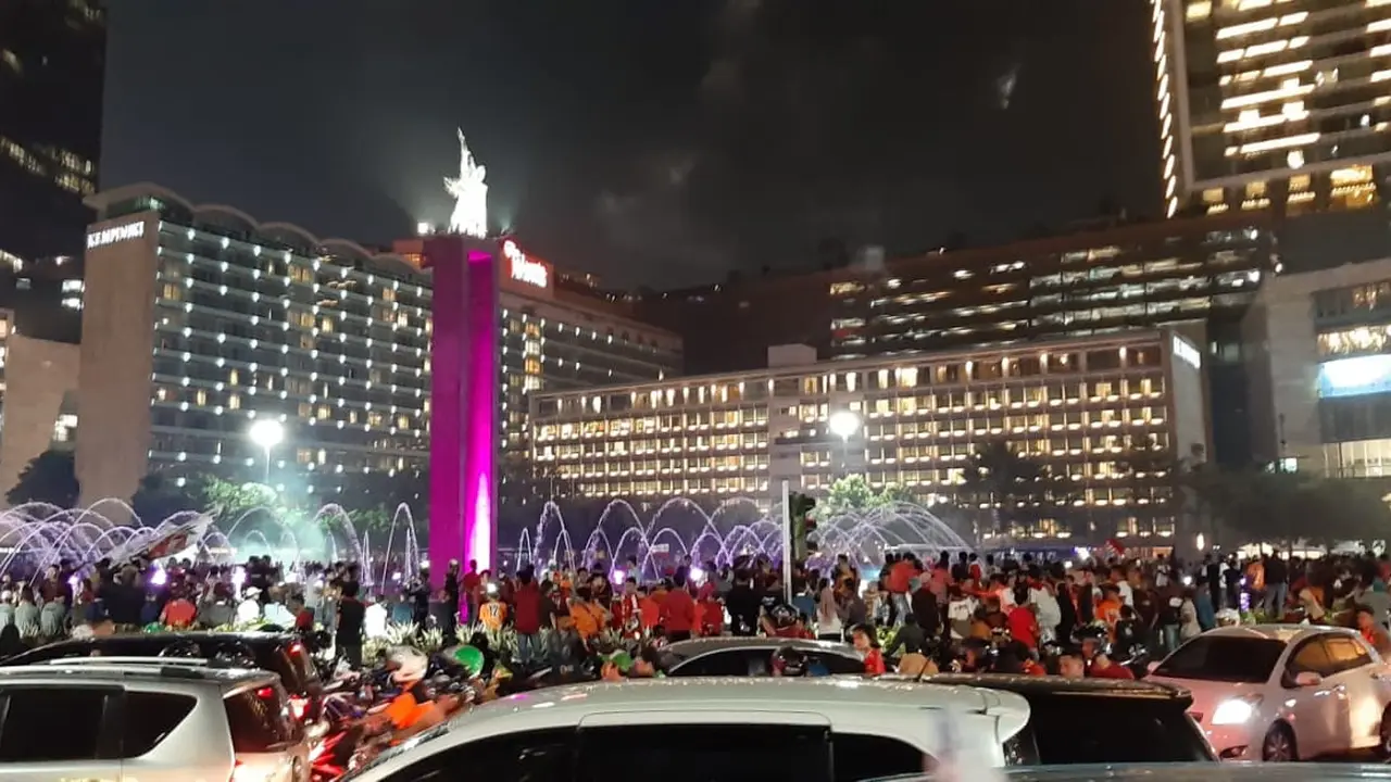 The Jakmania merayakan Persija juara Liga 1. (Merdeka.com)