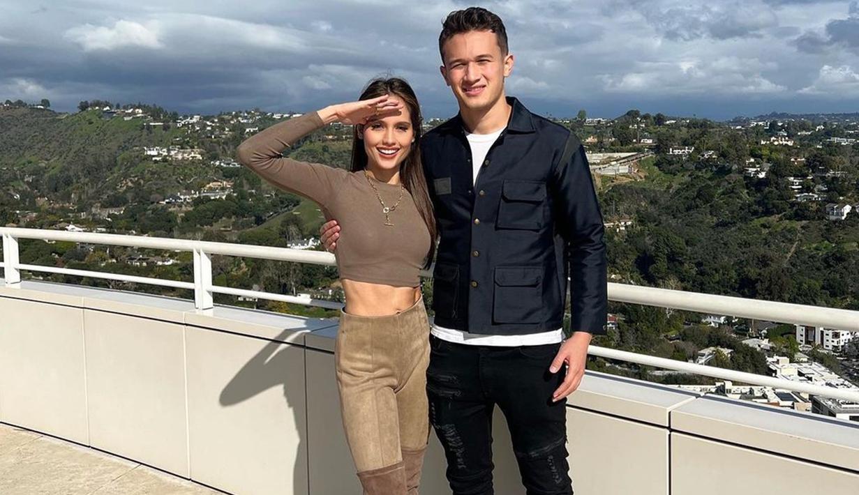 Melalui media sosial, Cinta Laura dan Arya Vasco terlihat kompak mengunggah momen liburan bersama di LA. Cinta Laura dan Arya Vasco sendiri beberapa kali terlihat bersama dalam berbagai momen. (Liputan6.com/IG/@claurakiehl)