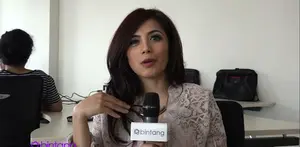 Nama Nadila sempat melambung lewat duet fenomenalnya dengan Fatur, vokalis Java Jive dalam lagu berjudul ‘Kulakukan Semua Untukmu’. Tetapi saat ini, Nadila tidak berduet dengan Fatur lagi, ia akan fokus bersolo karir dan bersaing dengan musisi la...