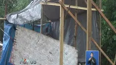Akibat gempa bumi ini, 40 orang wisatawan domestik dan pengunjung asal Malaysia terjebak longsoran tebing di kawasan wisata Air Terjun Tiu Kelep di Kecamatan Bayan, Lombok Utara.