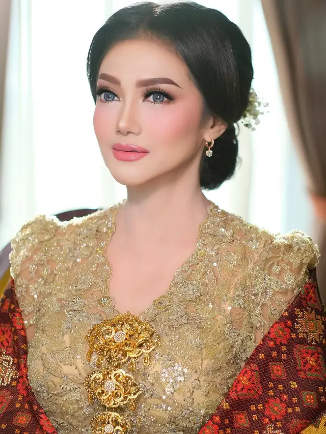 Potret Bella Saphira saat Pakai Kebaya, Penampilan saat Mantu Curi Perhatian