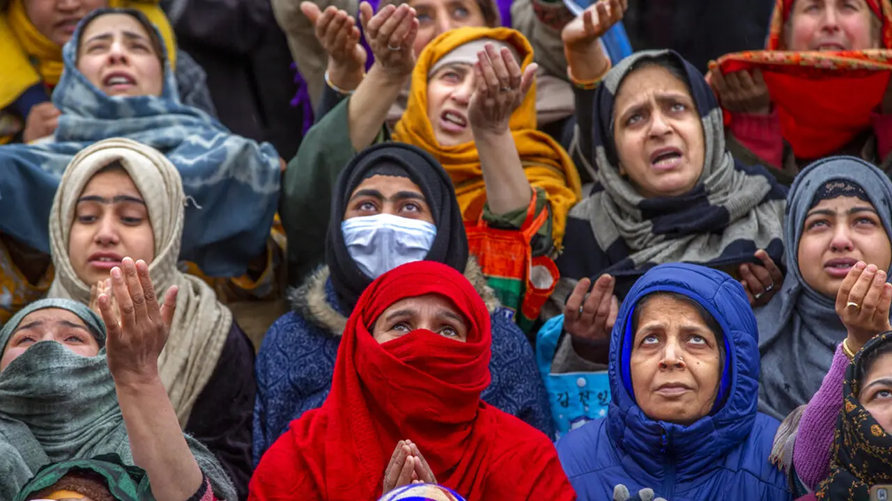 FOTO: Ribuan Muslim Kashmir Peringati Isra Miraj Nabi Muhammad