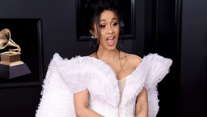 [Bintang] Cardi B