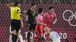 Hwang Ui-jo. Striker Korea Selatan berusia 28 tahun yang saat ini memperkuat Bordeaux sejak 2 musim lalu ini juga telah mencetak 3 gol di Olimpiade Tokyo 2020. Ketiga gol dicetaknya saat mengalahkan Honduras 6-0. (Foto: AP/Fernando Vergara)