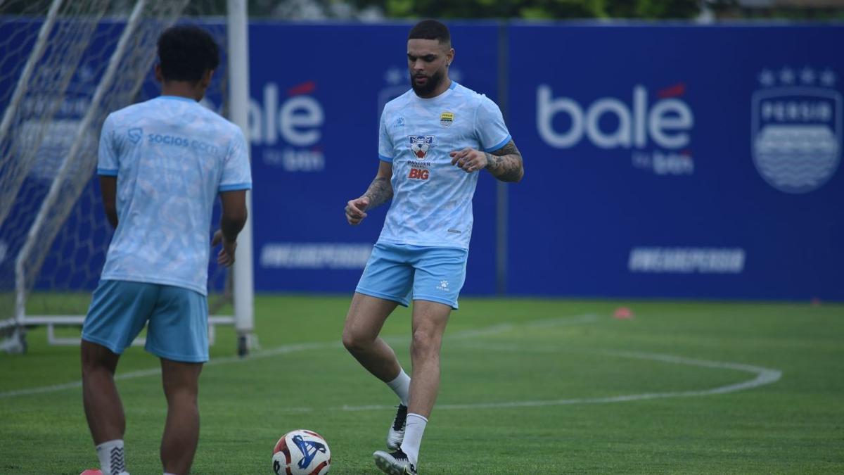 BRI Super League: Bojan Hodak Pastikan Tak Ada Perlakuan Khusus bagi Pemain Bintang di Persib