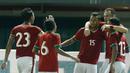 Para pemain Indonesia merayakan gol yang dicetak oleh Illija Spasojevic ke gawang Guyana pada laga persahabatan di Stadion Patriot, Bekasi, Sabtu (25/11/2017). Indonesia menang 2-1 atas Guyana. (Bola.com/M Iqbal Ichsan)