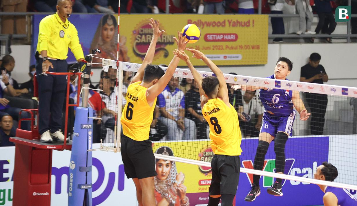 Menariknya, Thailand hingga saat ini juga sudah meraih dua kemenangan. Bahkan seperti halnya Indonesia, Thailand juga berhasil meraih kemenangan 3-0, baik saat menghadapi Vietnam maupun Filipina. (Bola.com/Abdul Aziz)