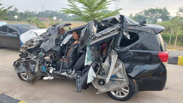Penampakan mobil yang digunakan ayahanda Emil Dardak, Hermanto Dardak