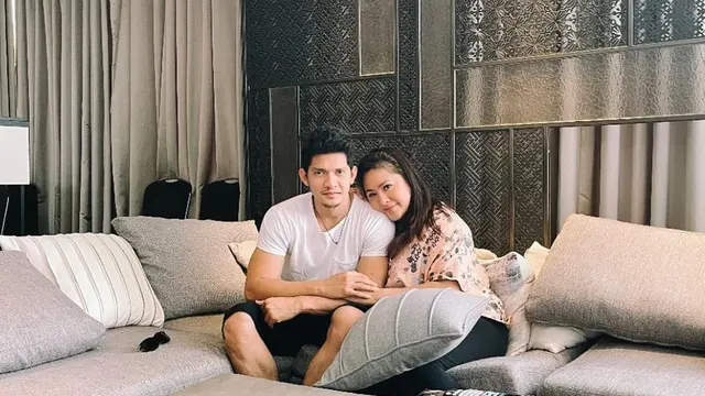 Ingin Punya Anak Laki-Laki, Ini 7 Potret Iko Uwais dan Audy Bersama Buah Hati