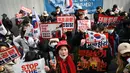 Sebelumnya, pada Kamis (16/1/2025), Pengadilan Korea Selatan menolak permohonan pembebasan Presiden Yoon Suk-yeol yang telah ditangkap. (JUNG Yeon-je/AFP)