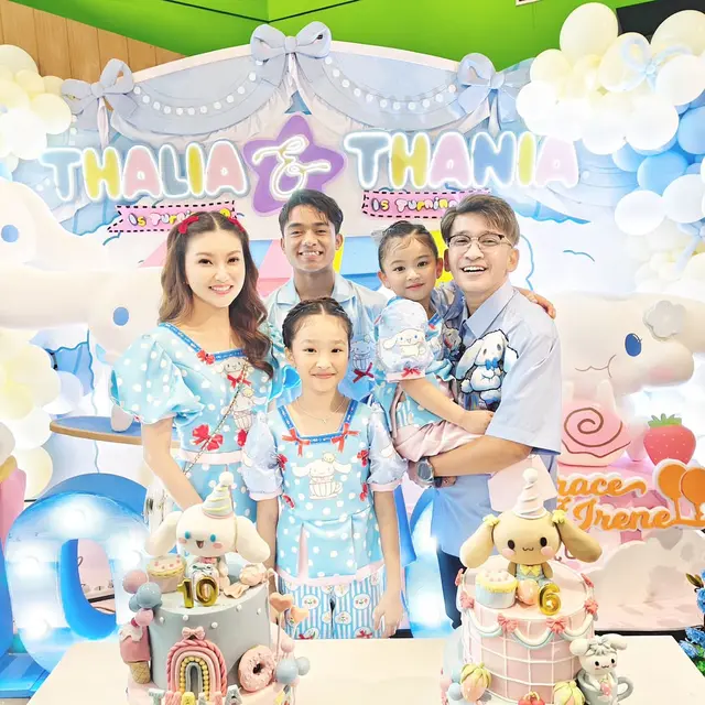 Gaya Kompak Sarwendah dan Ruben Onsu Rayakan Ulang Tahun Kedua Putrinya dengan Busana Custom