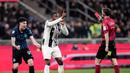 Pemain Juventus, Pierre Kalulu, mendapat kartu merah saat melawan Inter Milan pada pertandingan pekan ke-25 Liga Italia 2025/2026 di Giuseppe Meazza, Minggu (15/02/2026) dini hari WIB. (Spada/LaPresse via AP)