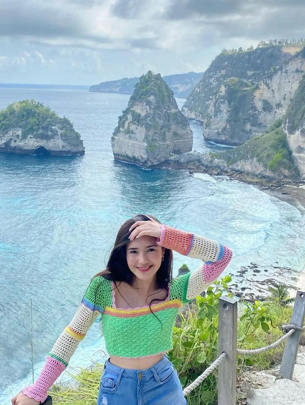 8 OOTD Pantai ala Artis Tanpa Bikini, dari Pevita Pearce hingga Anya