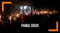 Malam nuzulul quran diperingati meriah ratusan warga di Tegal Jawa Tengah. Rabu (22/5) malam mereka menggelar pawai obor, berjalan kaki mengelilingi perkampungan.