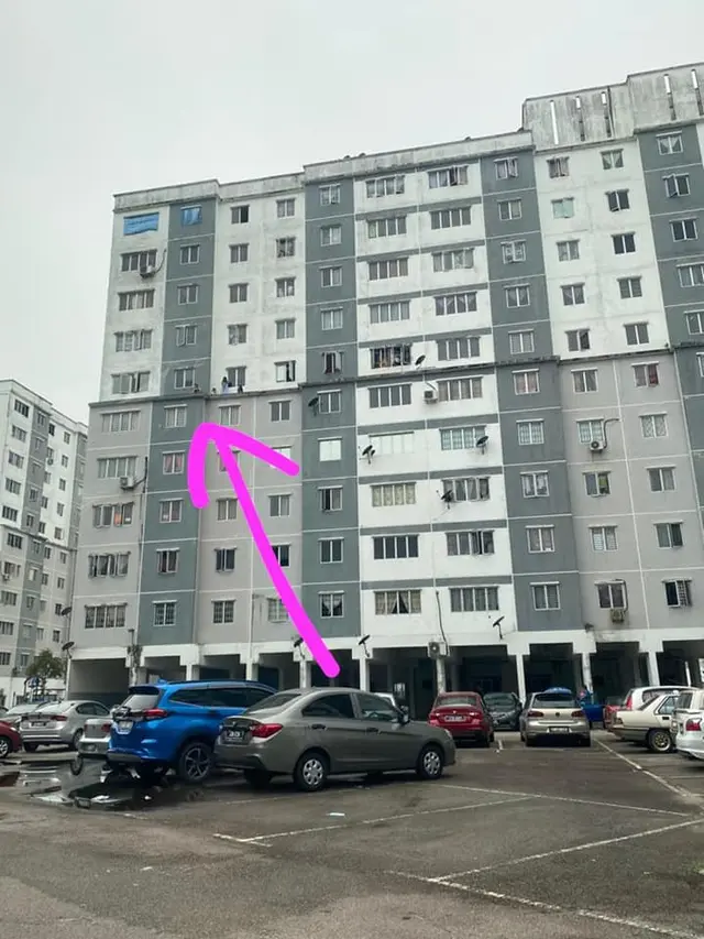 Lima Wanita Ini Terekam Nongkrong di Tepi Lantai 6 Apartemen, Diciduk Polisi