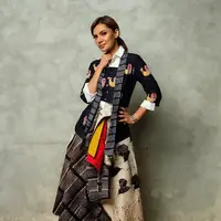 Yuk, intip OOTD Najwa Shihab yang kerap tampil stylish padukan kain Nusantara dengan sentuhan modern. (Instagram/najwashihab).