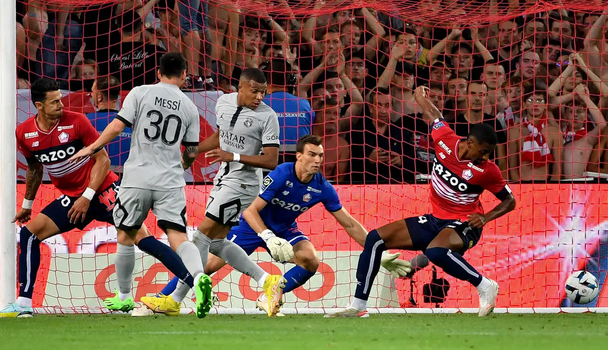 PSG menggandakan keunggulan pada menit ke-27 melalui gol Lionel Messi. Ia berhasil menyambut umpan tarik yang dilepaskan Nuno Mendes dari sisi kiri. (AFP/Denis Charlet)