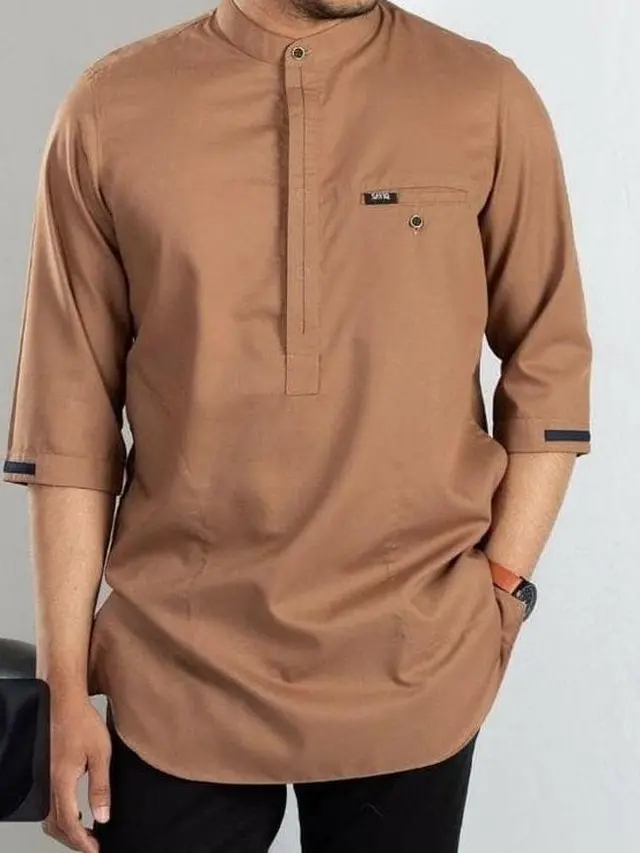 Baju Koko dengan Aksen Ritsleting Depan