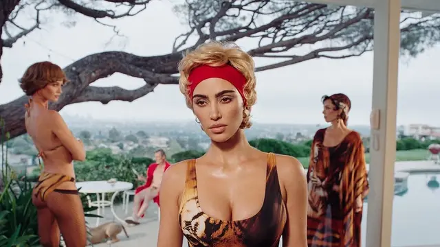 Roberto Cavalli  berkolaborasi dengan brand Skims milik Kim Kardashian.