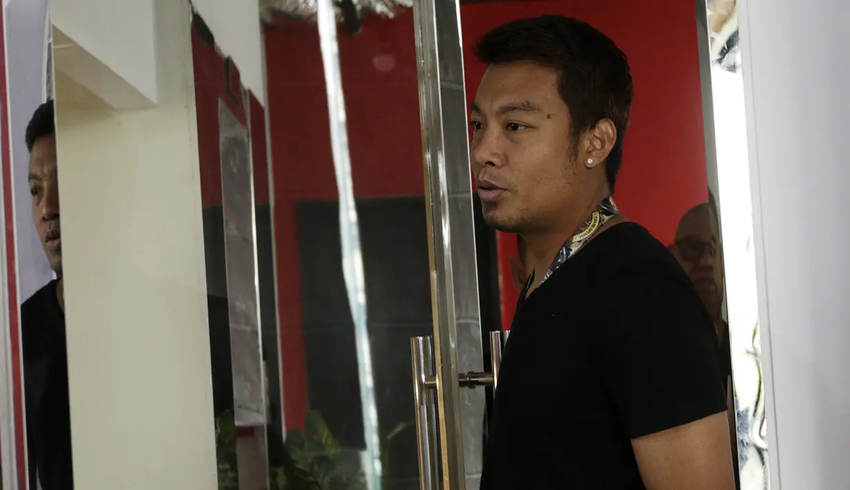Mantan pemain Timnas Indonesia, Hamkah Hamzah, saat menghadiri jumpa pers di Jakarta, kamis (20/12). Para pemain tersebut membantah terlibat pengaturan skor di Piala AFF 2010. (Bola.com/M Iqbal Ichsan)