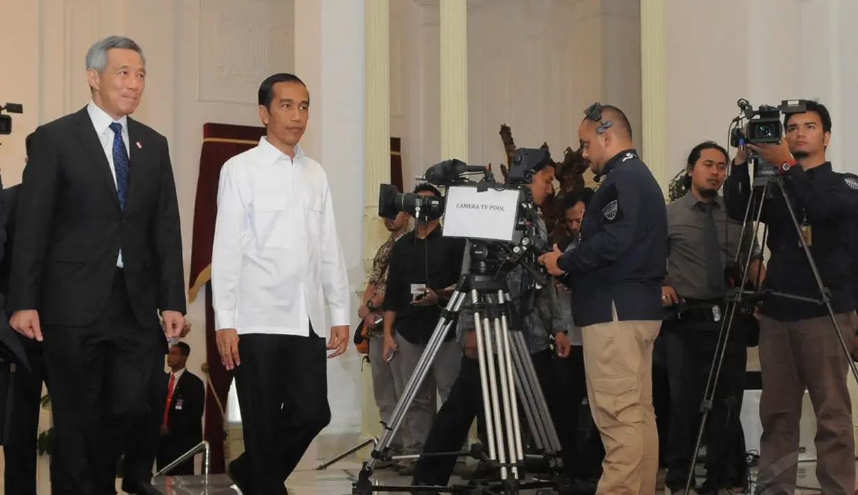 Jokowi menerima kunjungan Perdana Menteri Singapura Lee Hsien Loong di Istana Negara, Jakarta, (20/10/14). (Liputan6.com/Herman Zakharia)