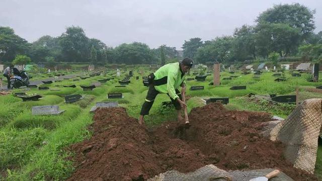 7 Potret Suasana Lokasi Pemakaman Rina Gunawan, Satu Makam dengan Sang Ayah