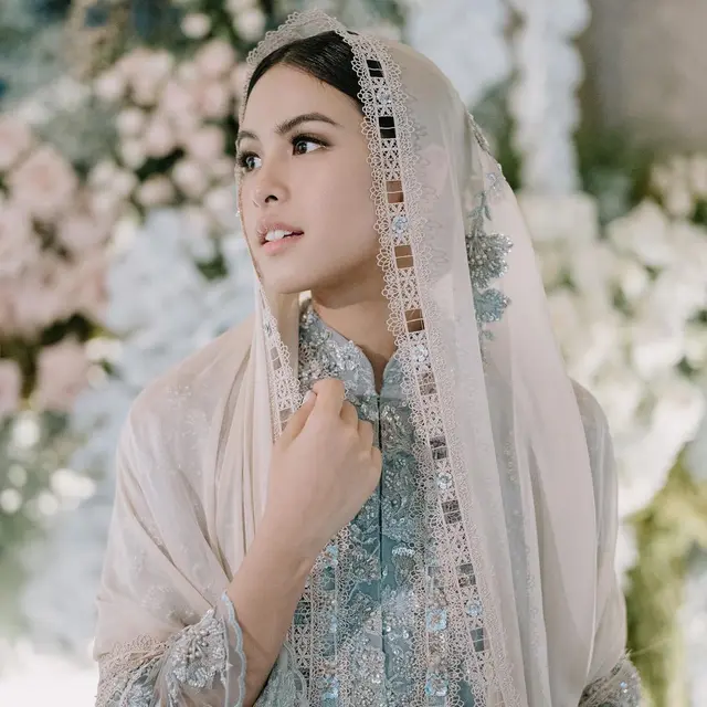 6 Potret Maudy Ayunda dalam Balutan Hijab, Kian Pancarkan Pesonanya