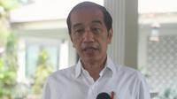 Presiden Joko Widodo (Jokowi) telah memerintahkan jajaran terkait untuk segera melakukan penanganan bencana di Nusa Tenggara Timur (NTT) di Istana Merdeka, Jakarta, Senin, 5 April 2021. (Biro Pers Sekretariat Presiden/Lukas)