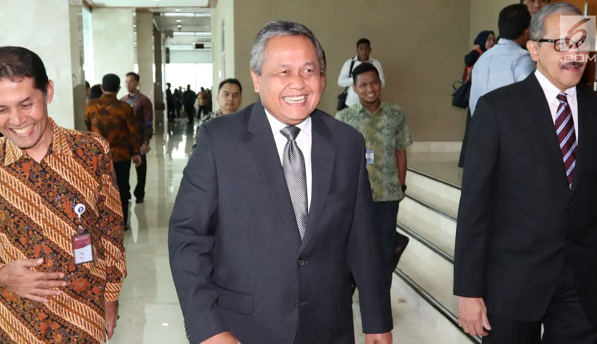 Gubernur BI terpilih Perry Warjiyo  di Gedung DPR, Jakarta, Selasa (3/4). Perry Warjito terpilih menjadi Gubernur BI untuk periode 2018-2023. (Liputan6.com/Angga Yuniar)